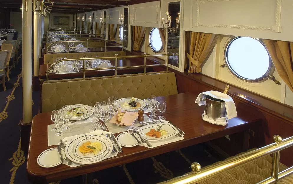 Star Clipper & Star Flyer, Dining 8.jpg